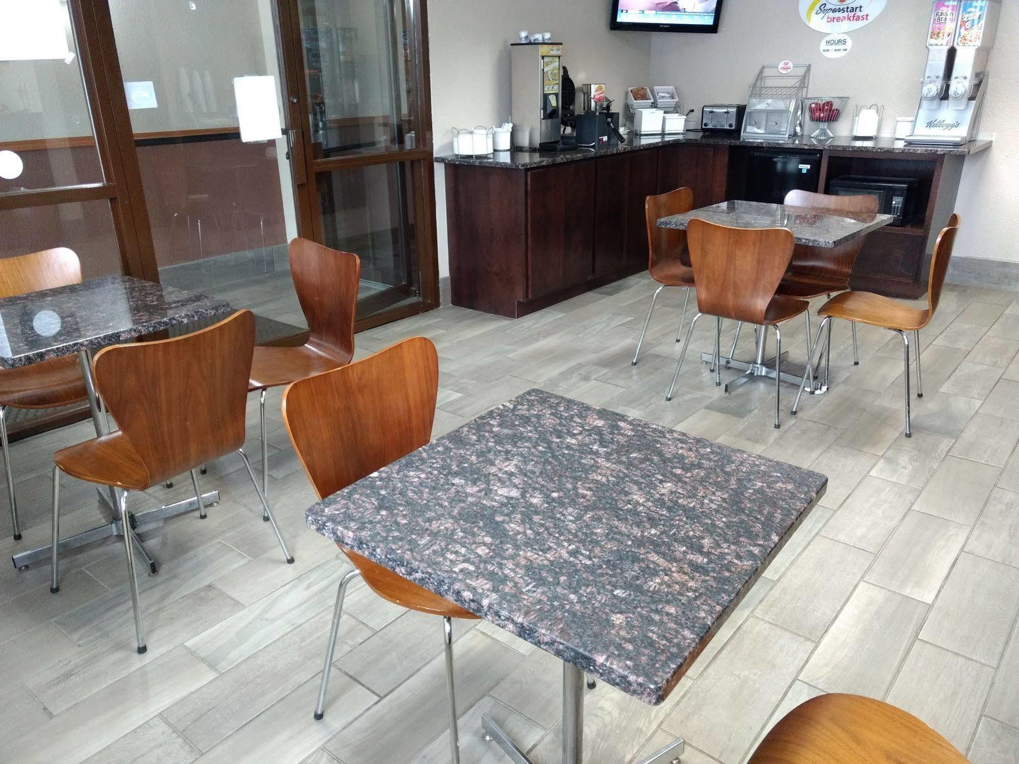 מלון Super 8 By Wyndham מדיסון מראה חיצוני תמונה